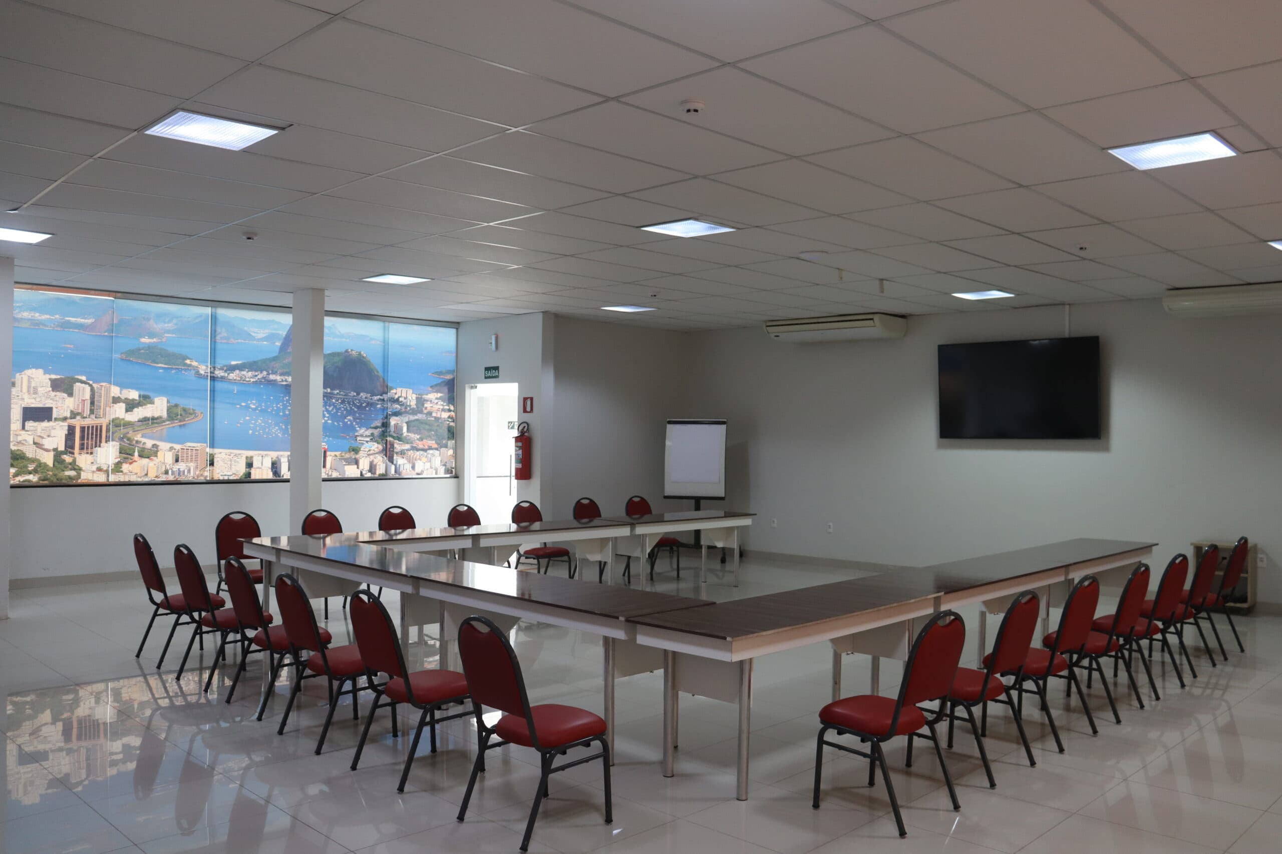 Ambiente de eventos e reuniões do Tezla Hotel